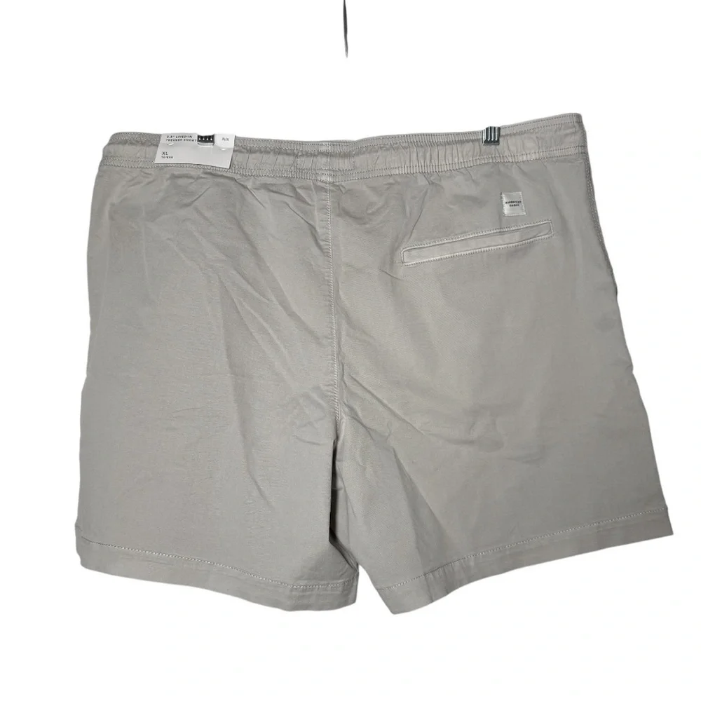 American Eagle 5.5” Lived-In Trekker Short White FLEX Size XL NWT Cargo